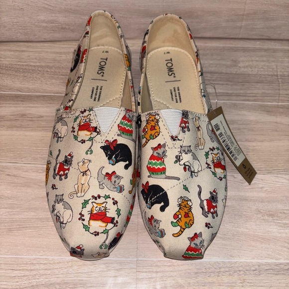 TOMS Belmont Christmas Holiday Cats Canvas Flat Shoes Slip On Womens 7 - Picture 1 of 6